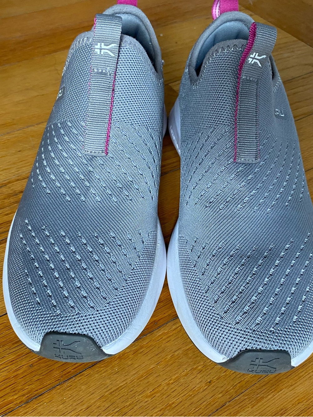 Kuru Slip-On Knit Sneakers in Gray with Pink Accent women’s sz 8 1/2 like new - Picture 4 of 11